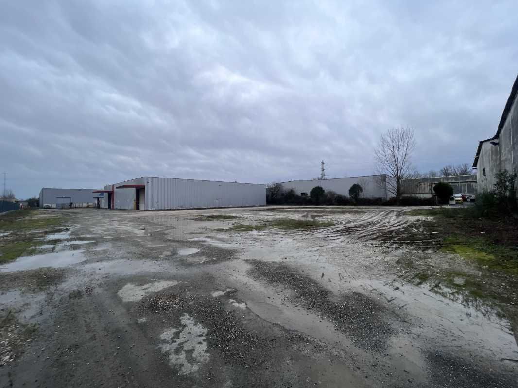 À BORDEAUX, au nord de la métropole, à toute prox