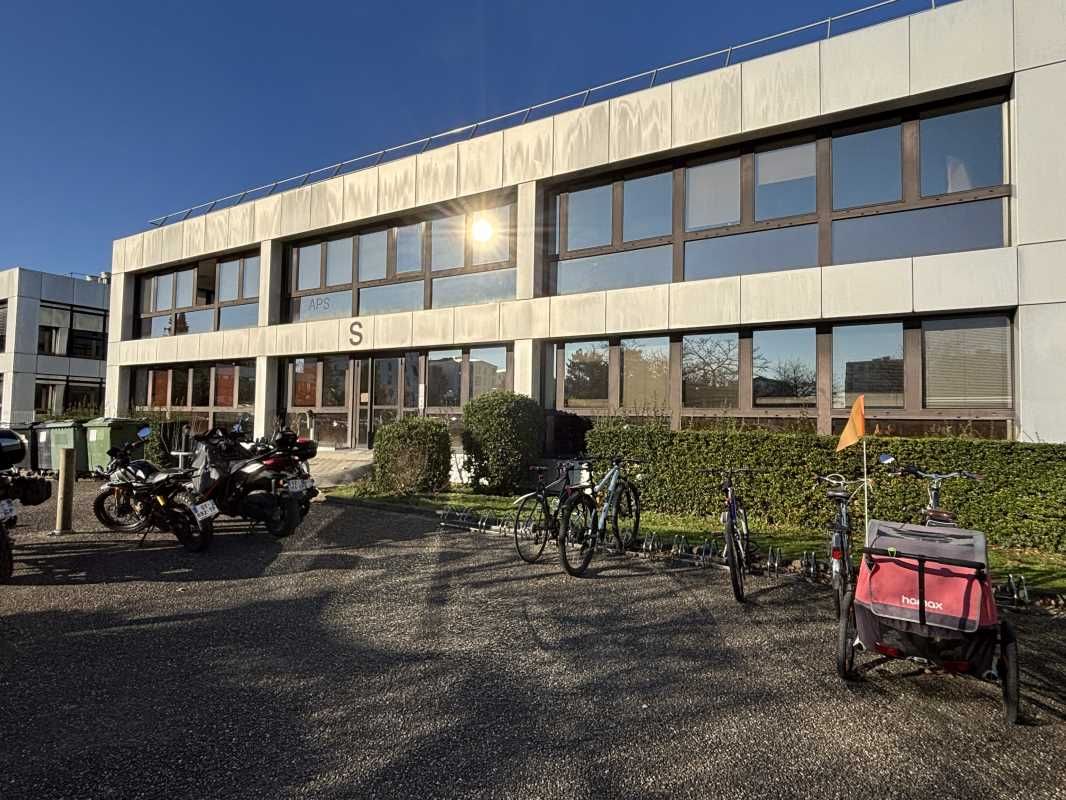 À BORDEAUX, sur le secteur de Bordeaux Lac, à pro