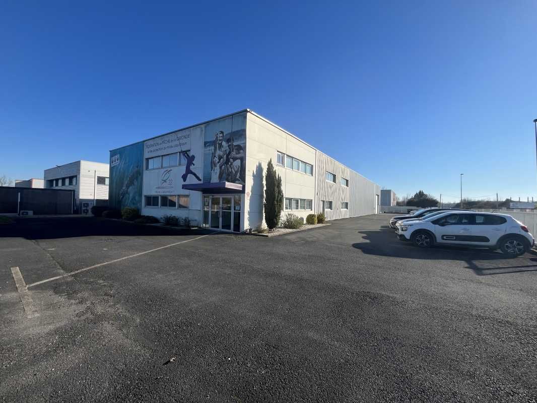 Au sein de la ZA du Grand Cazeaux à Bechac-et-Cai