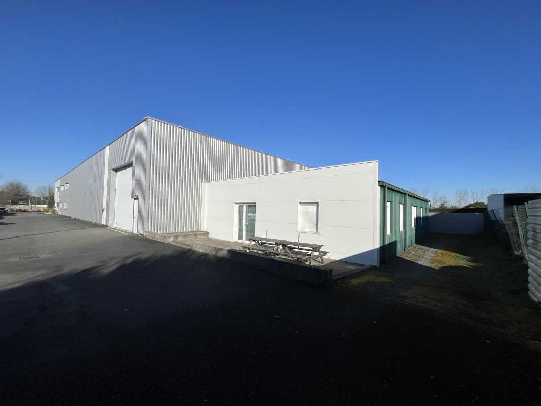 Au sein de la ZA du Grand Cazeaux à Bechac-et-Cai