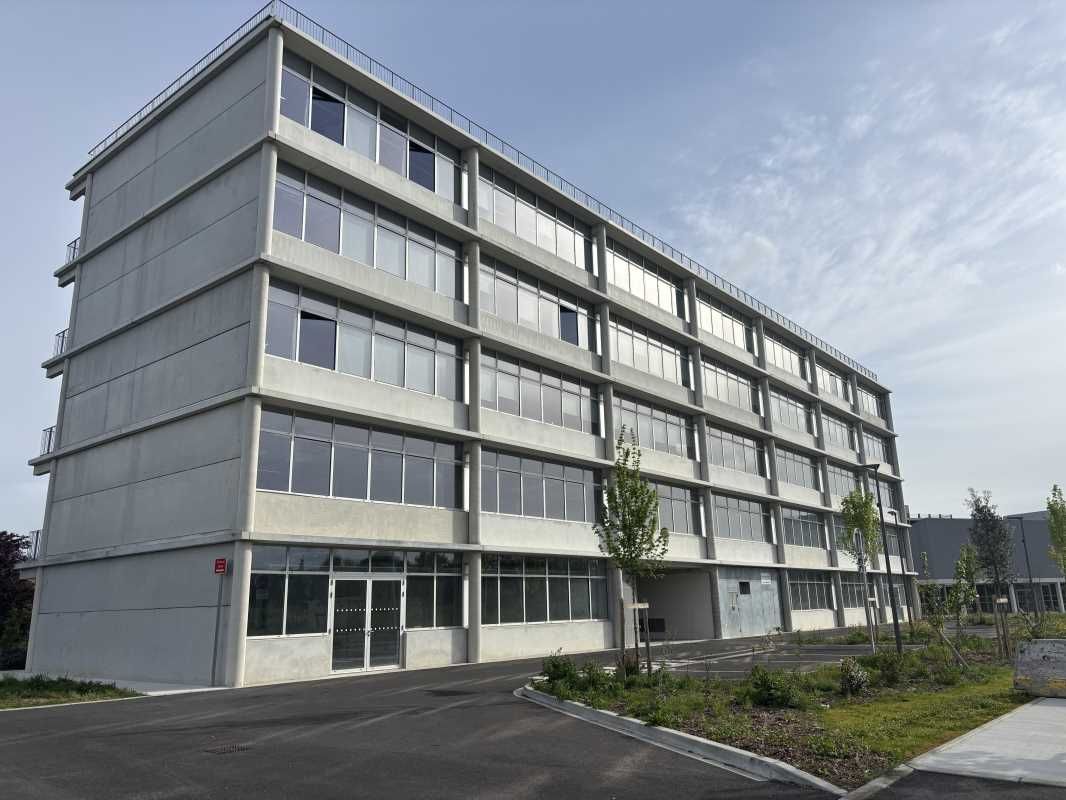 À VILLENAVE-D'ORNON, au sein d'un immeuble livré