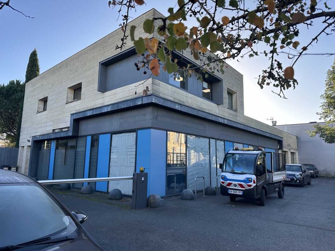 Situé à BEGLES sur un axe passant FAIR-RE vous pr