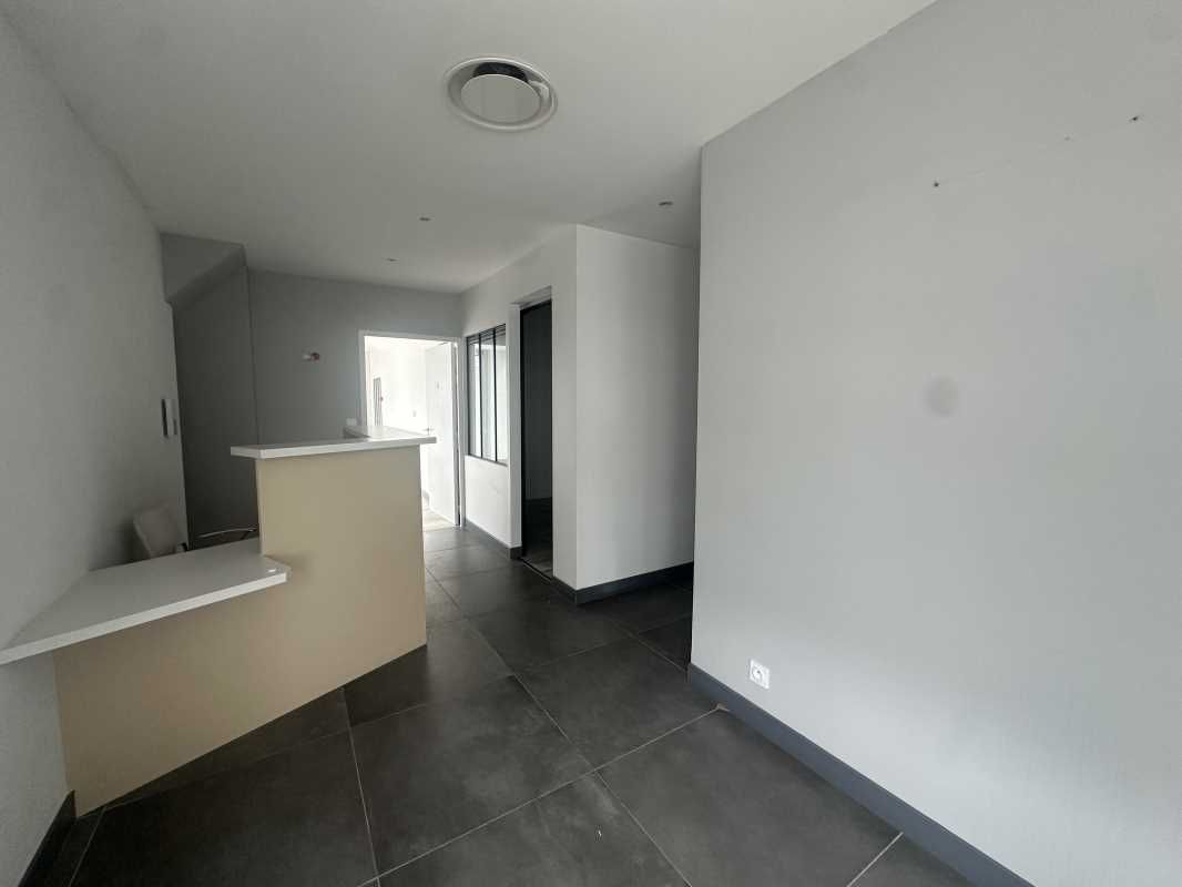 Situé à proximité immédiate des Bassins à Flot FA