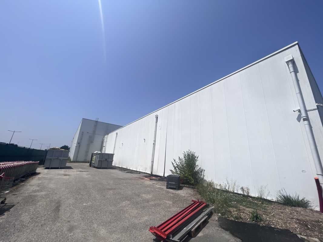 À BASSENS, à proximité du port de Bordeaux et de 