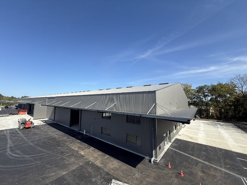 À LE HAILLAN, à proximité de la ZA Caroline Aigle