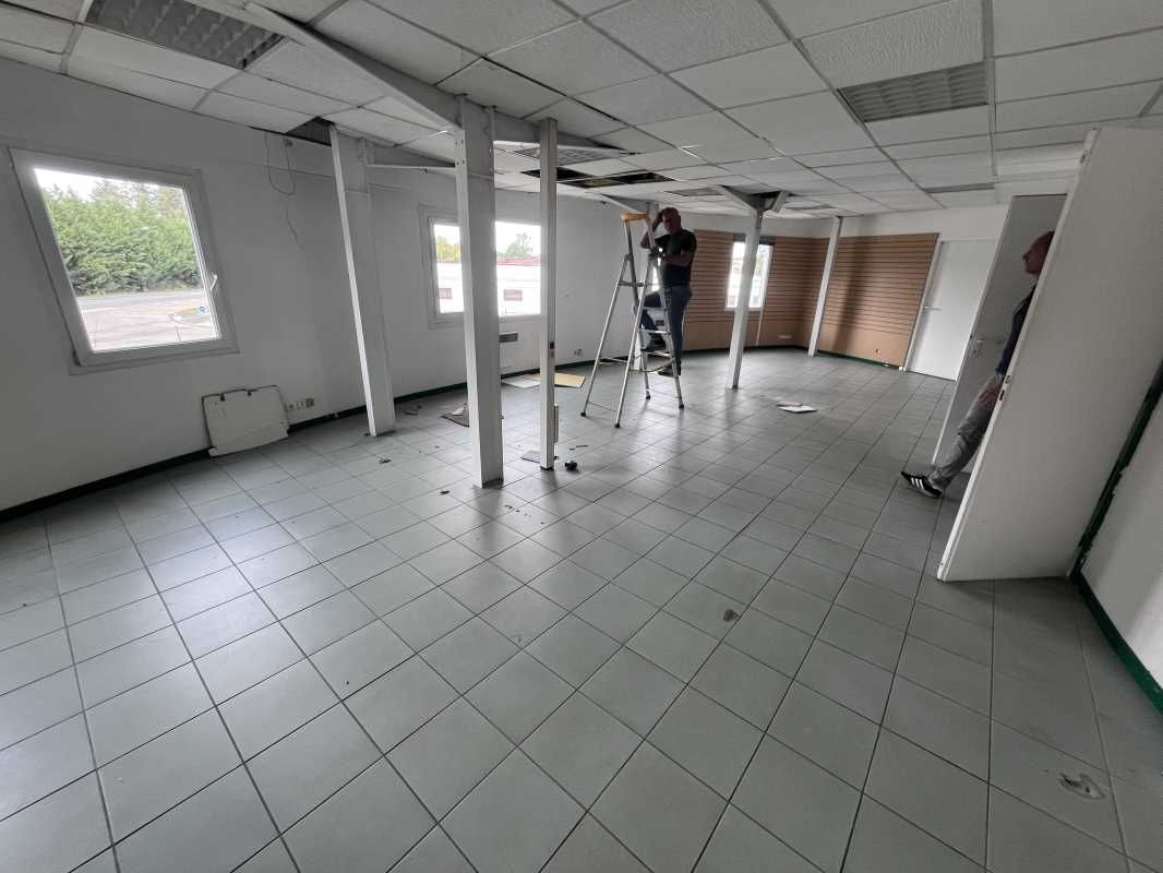 À CESTAS, au coeur de la zone d'activité de GAZIN