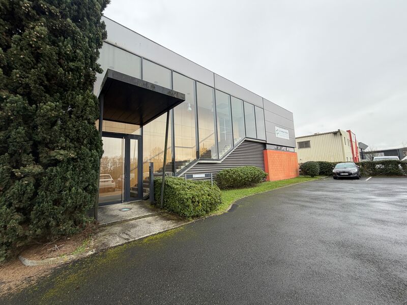 Situé sur la Rive Droite de Bordeaux, au coeur de