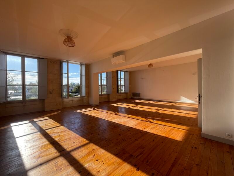 Situé Quai des Chartrons à Bordeaux, FAIR-RE vous