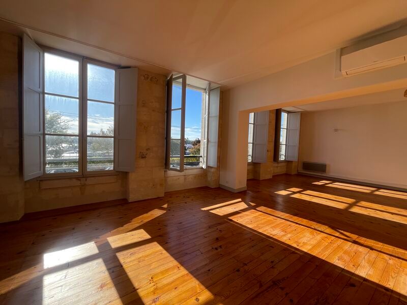 Situé Quai des Chartrons à Bordeaux, FAIR-RE vous