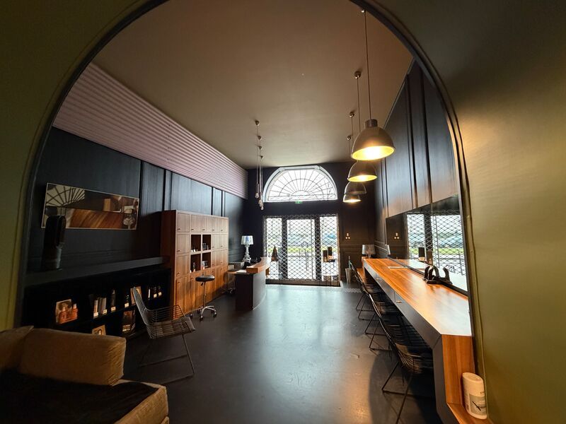 À BORDEAUX, situé  dans le quartier des Chartrons