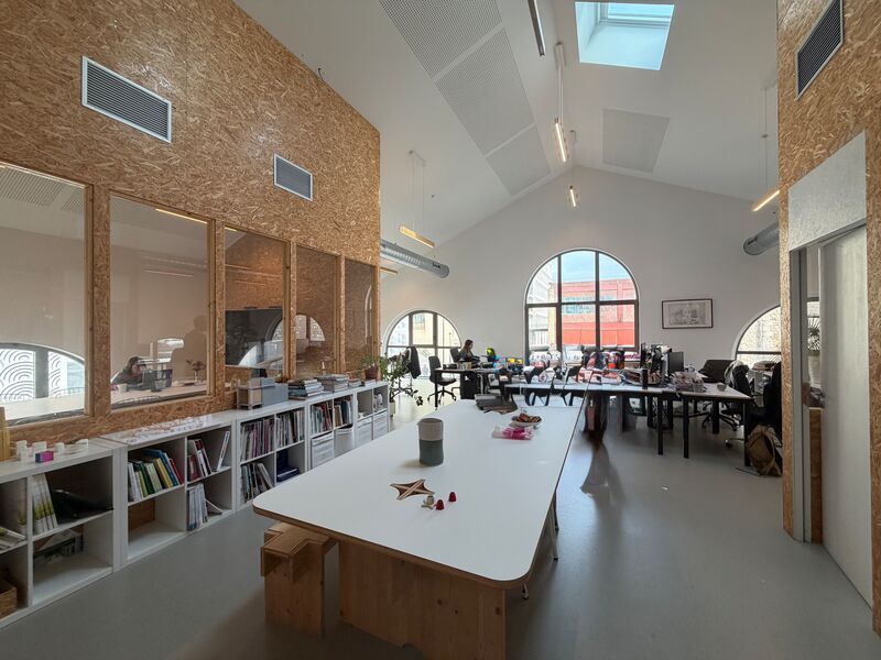 Situé à Bordeaux, proche de la gare Saint-Jean, q