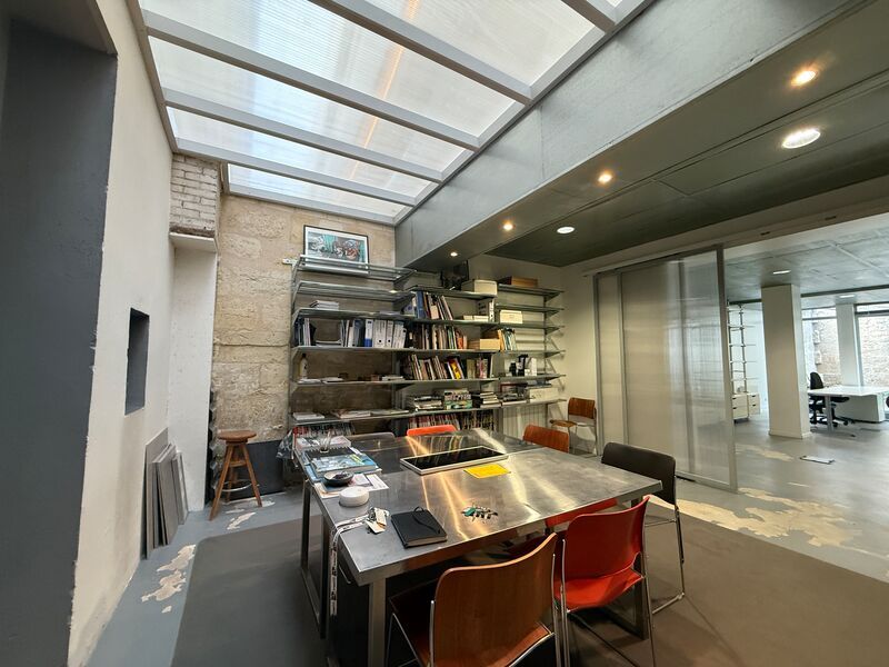 Situé dans le quartier des Chartrons FAIR-RE vous