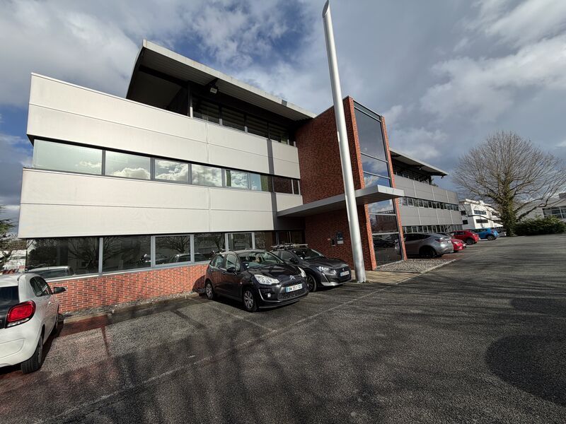 Situé  au coeur de l'OIM AEROPARC, FAIR-RE vous p