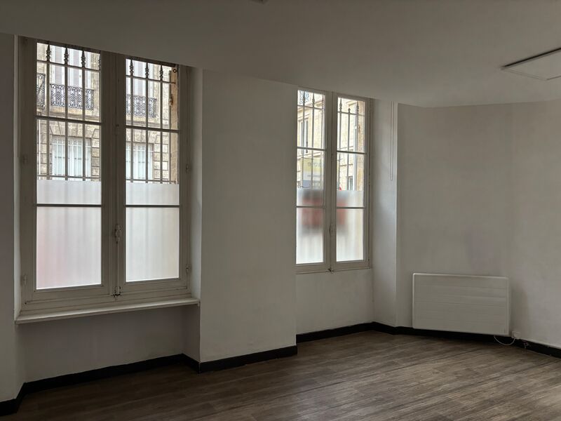 Situé dans l'hyper centre de Bordeaux, à proximit