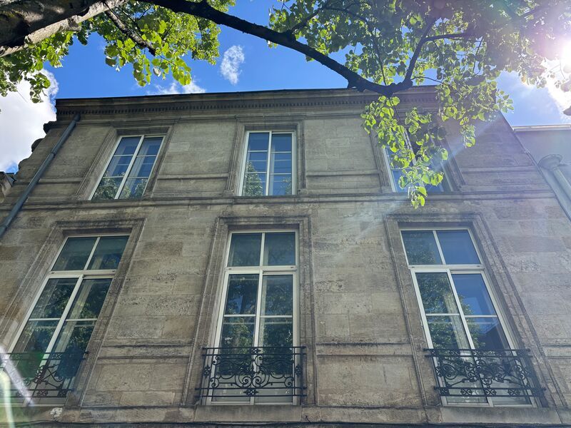 En centre ville de Bordeaux, à proximité du palai