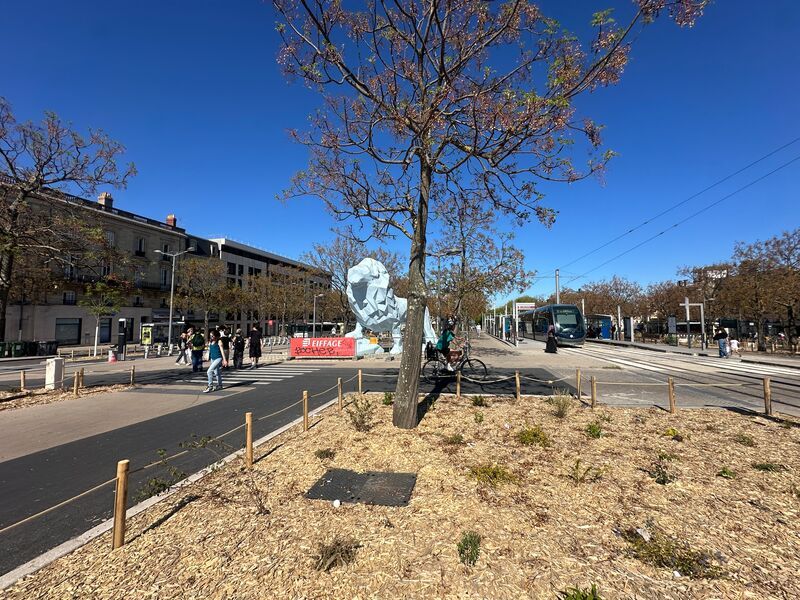 Situé sur Bordeaux - Bastide, à proximité immédia