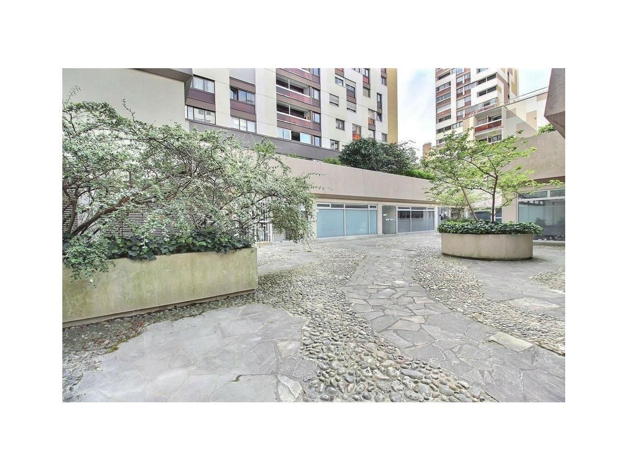 255 m² pour ce bureaux en location à Paris