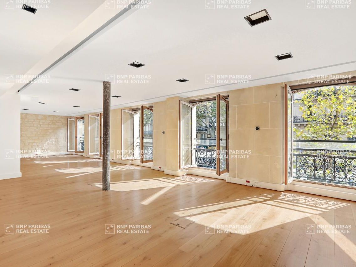 130 m² pour ce bureaux en location à Paris