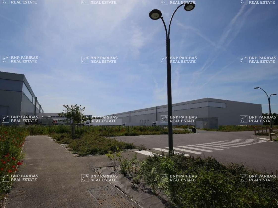 Location Entrepôts classe A 12000 m² divisibles 51110 Caurel