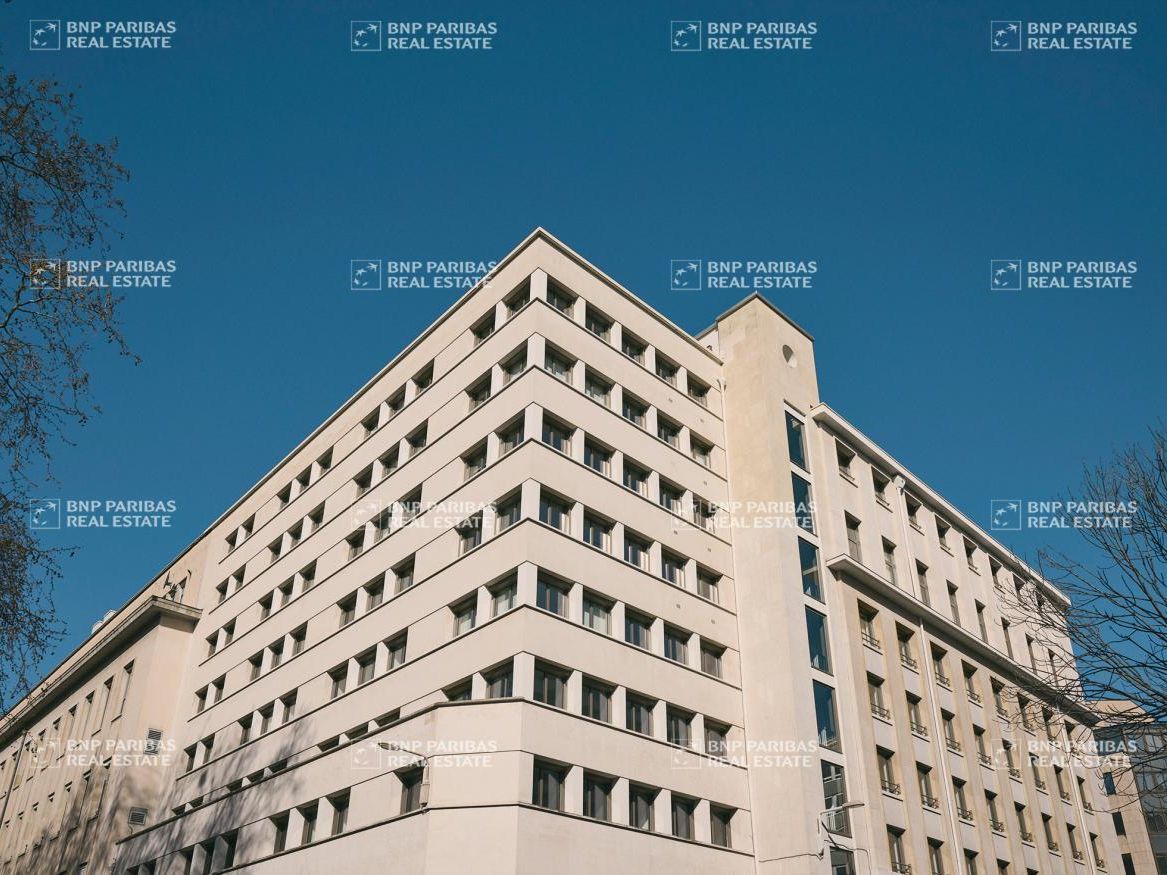 608 m² pour ce bureaux en location à Lyon