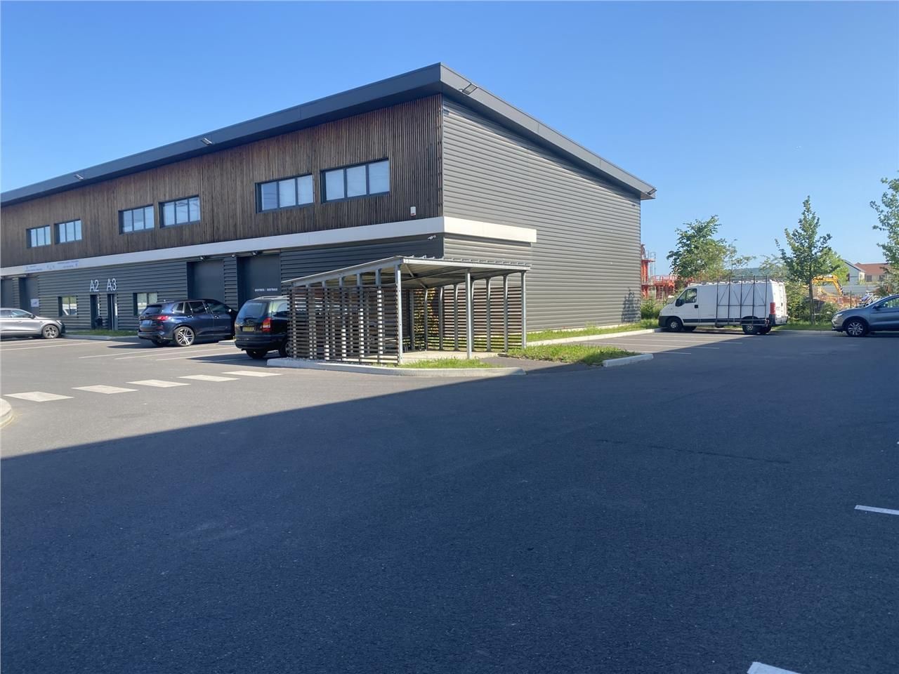 Au sein d'un parc tertiaire, CRENO REAL ESTATE vo