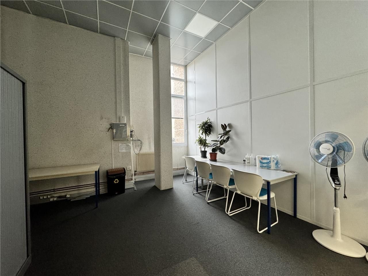 A 400 mètres du Métro "Mairie de Montreuil" (L9),