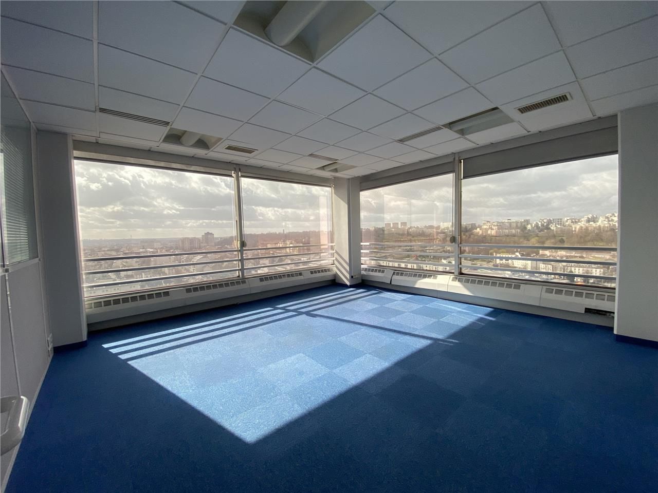 A 300 mètres du RER E, CRENO REAL ESTATE vous pro