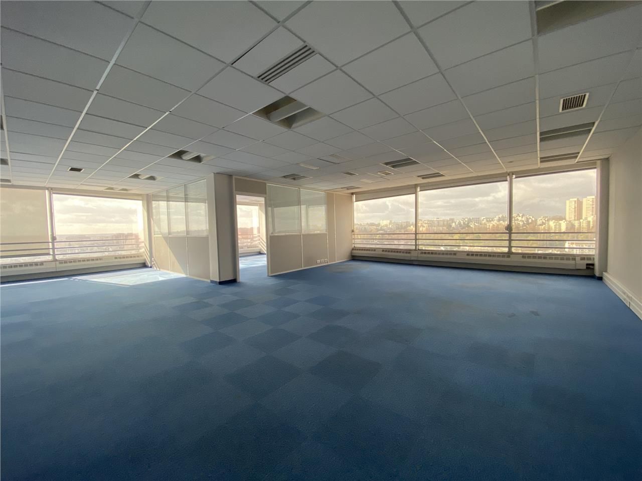 A 300 mètres du RER E, CRENO REAL ESTATE vous pro