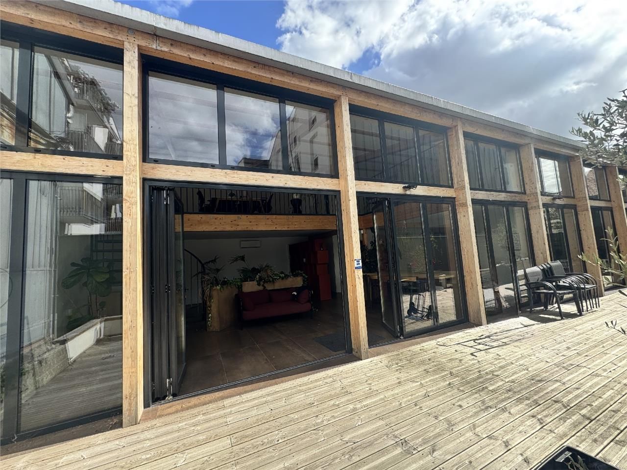 A 350 mètres du Métro Croix de Chavaux (M9), CREN