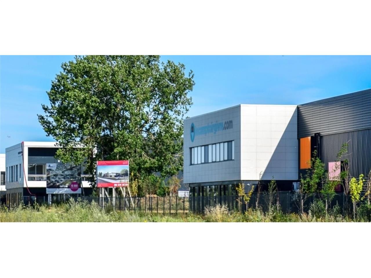 Au sein d'un parc d'activité tertiaire, CRENO REA