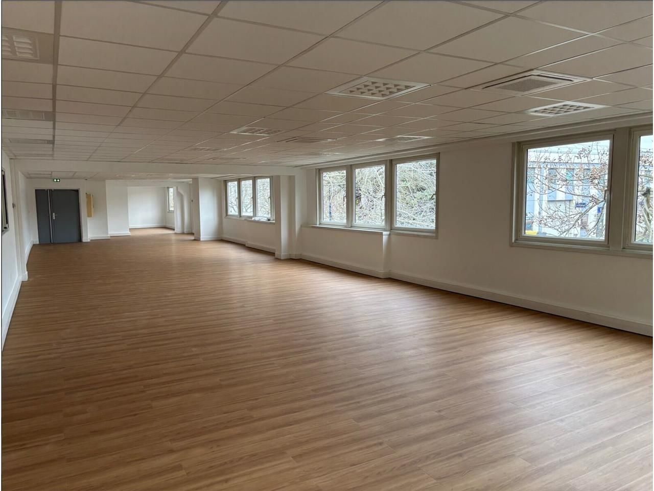 Proche Autoroute A3 / A1, CRENO REAL ESTATE vous 