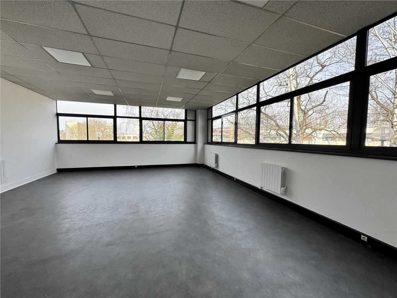 Sortie Autoroute A86, CRENO REAL ESTATE vous prop