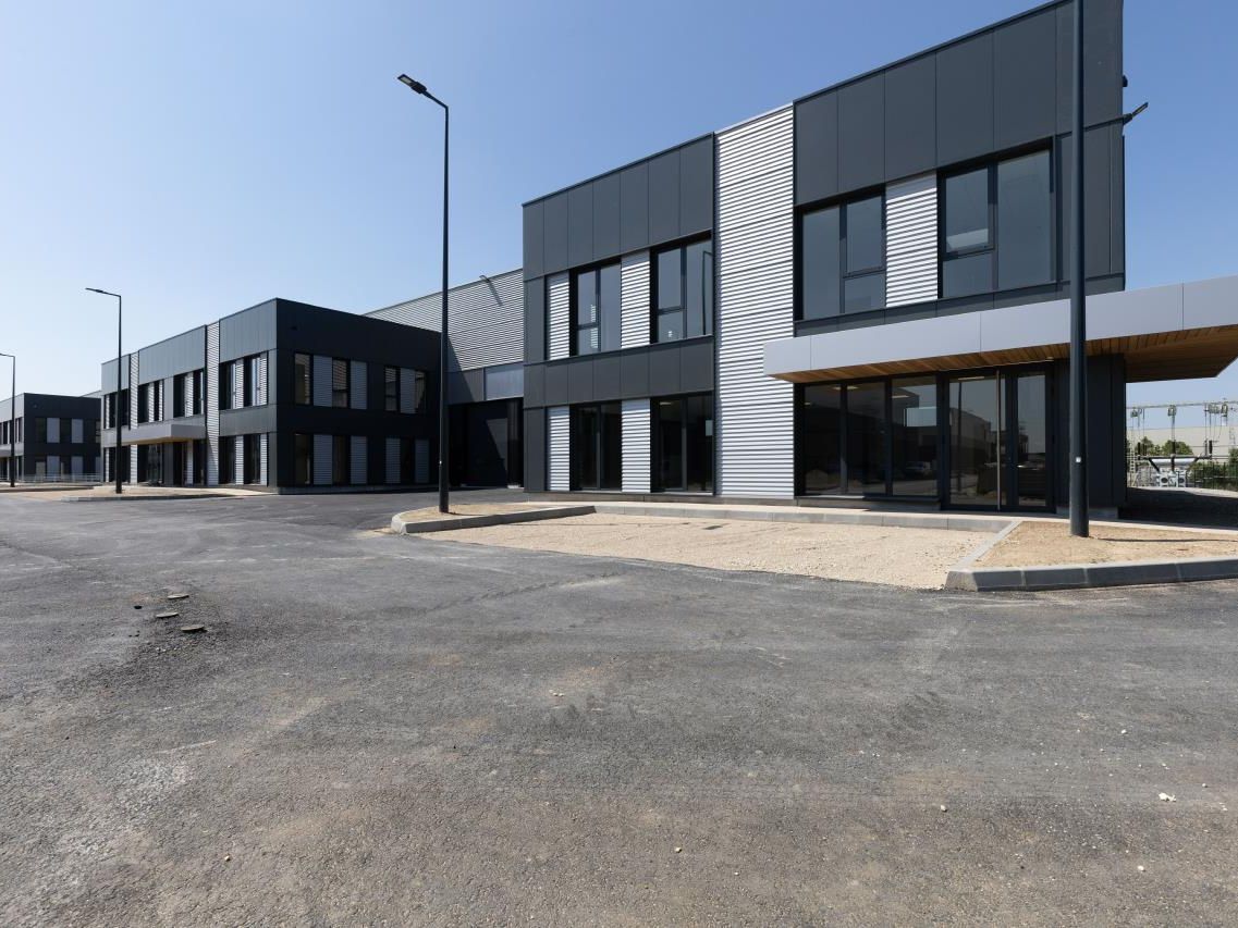 Location PME-PMI 3552 m² divisibles 93350 Le bourget