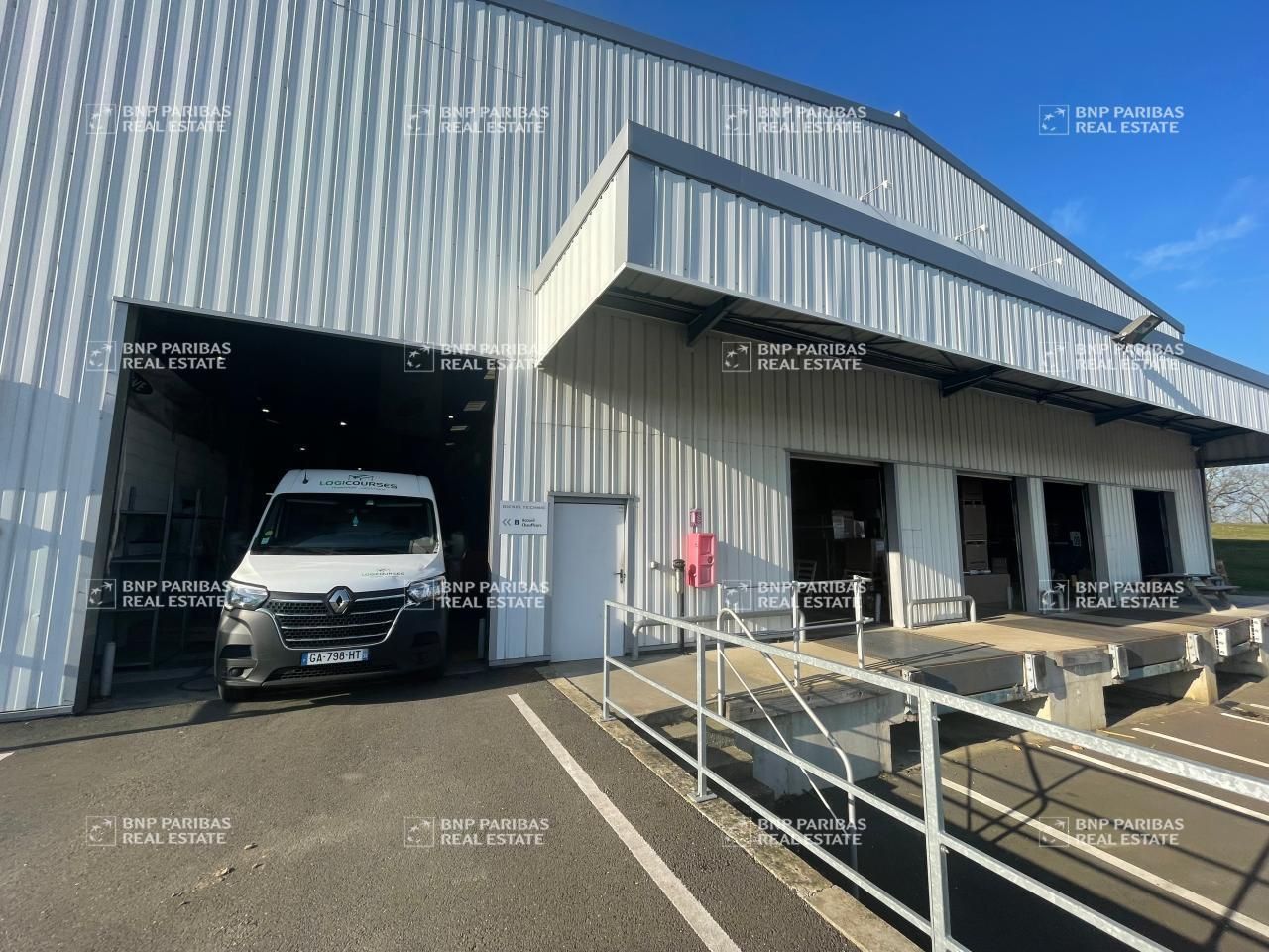 4550 m² pour ce activité en location à Noyal-sur-vilaine