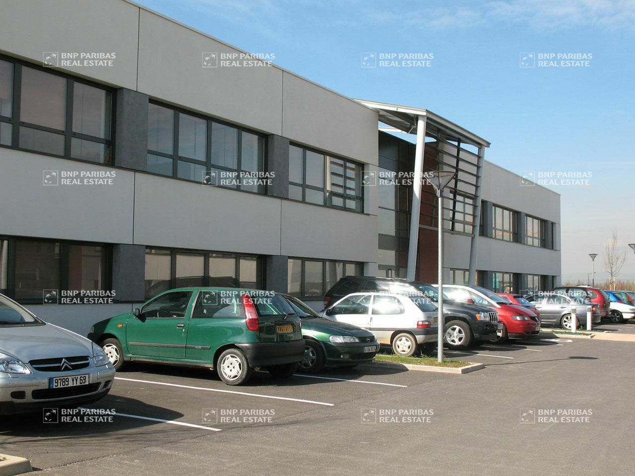 2000 m² pour ce bureaux en location à Saint-priest