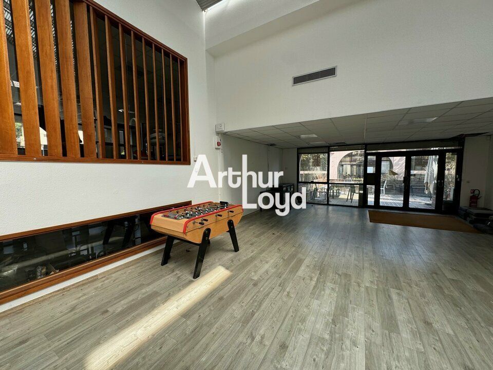 Bâtiment indépendant de 1250 m² &#