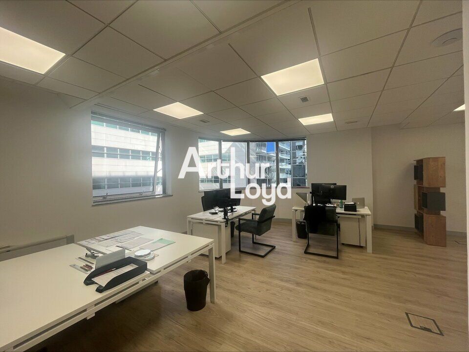 BUREAUX A LOUER A NICE  IMMEUBLE DE STANDING QUAR