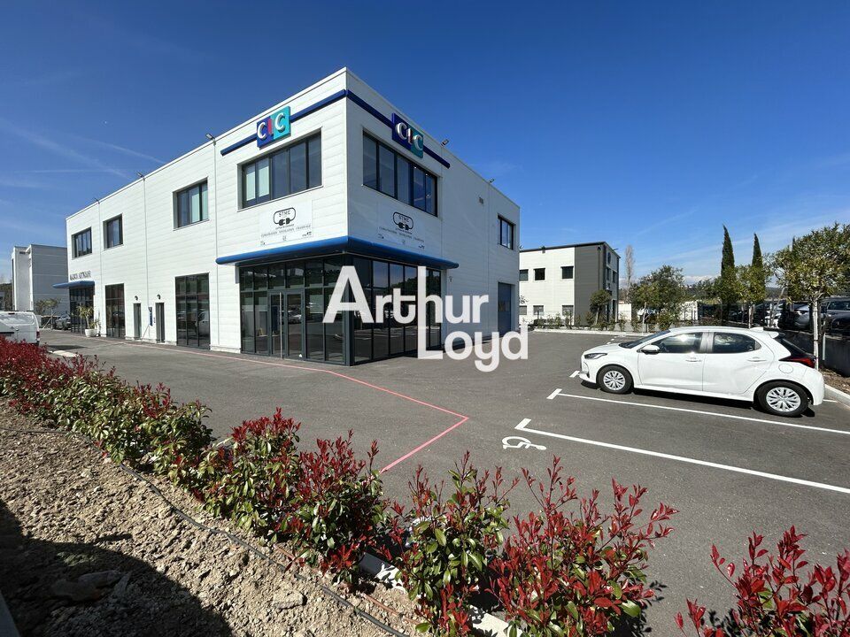 Location de bureaux de 103 m² environ en R+1
