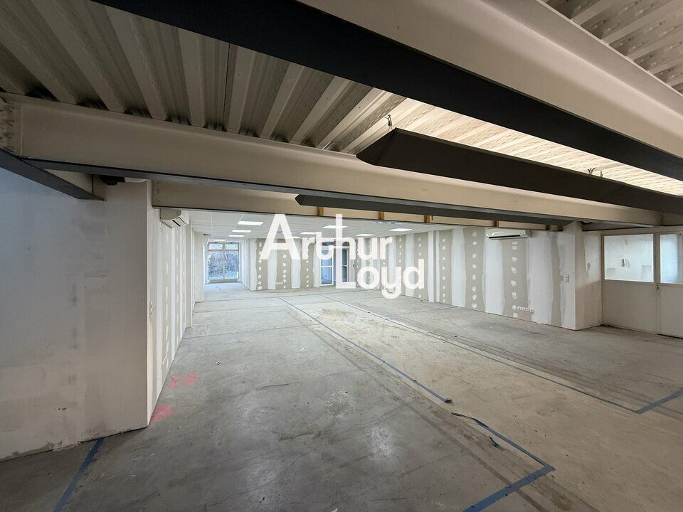 Bureaux de 400 m² avec terrasses et stationn
