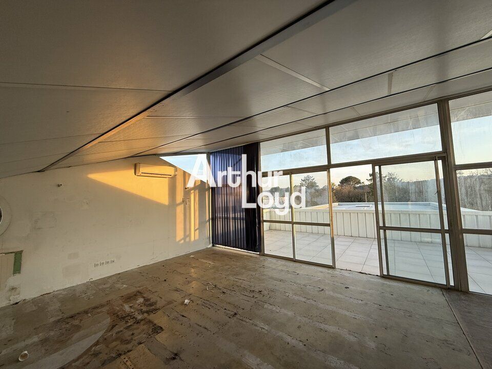 Bureaux de 400 m² avec terrasses et stationn