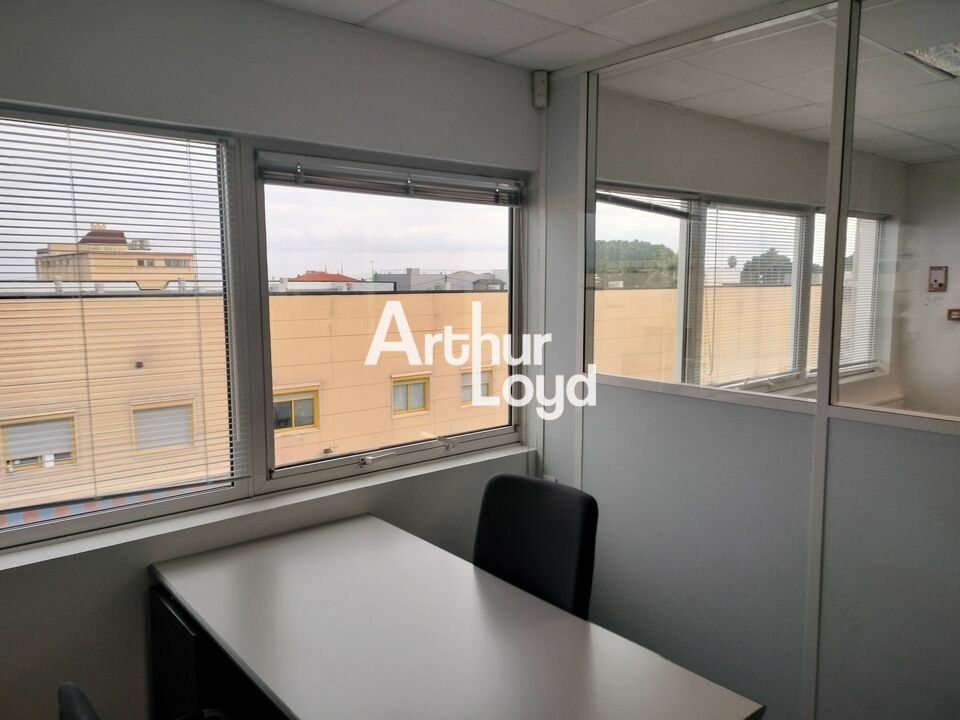 BUREAUX PMR A LOUER MIXANT OPEN SPACE ET BUREAUX 