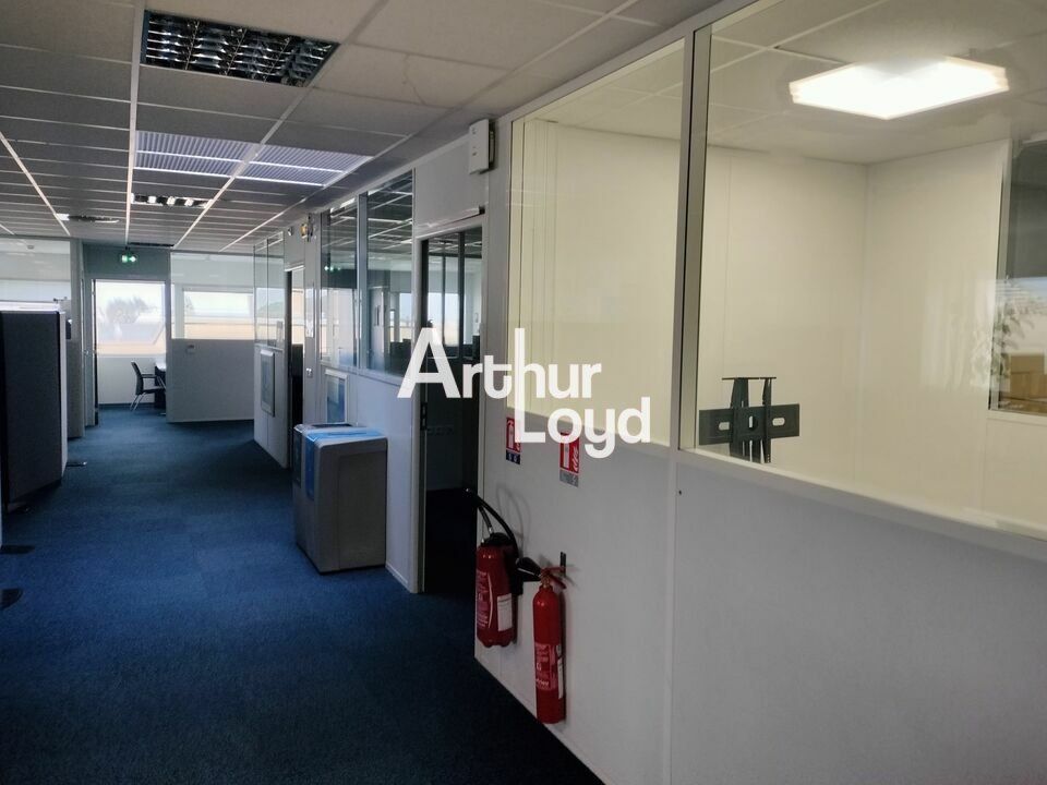 BUREAUX PMR A LOUER MIXANT OPEN SPACE ET BUREAUX 
