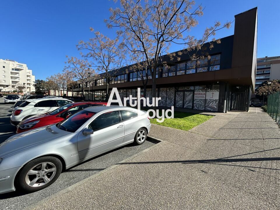 Location local commercial 162 m² - Fréj