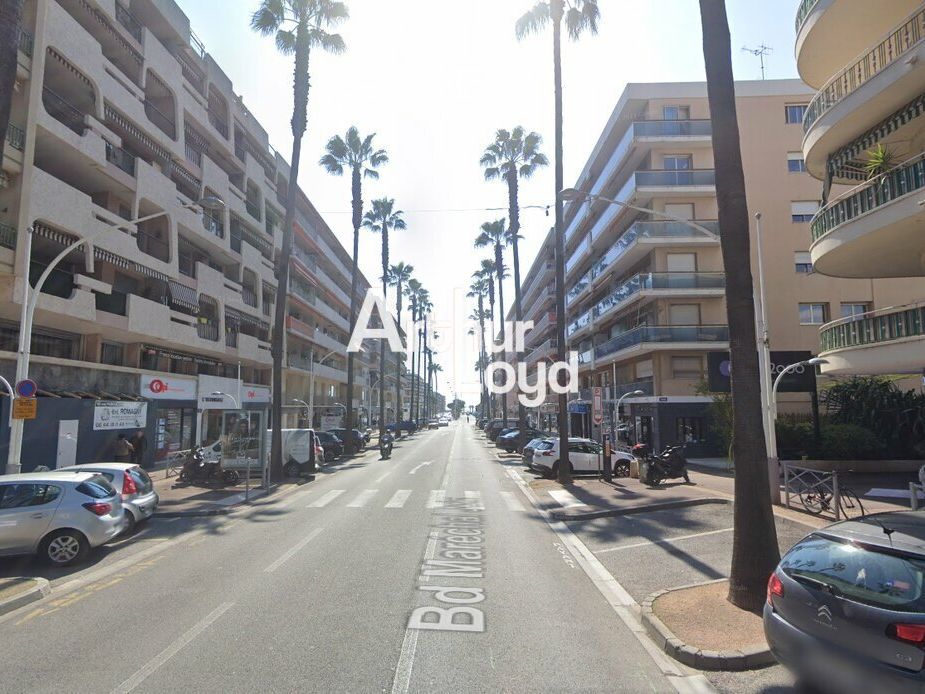 A LOUER LOCAL COMMERCIAL 139 M² AVEC 3 EMPLA