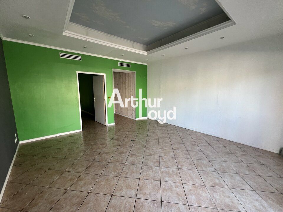 Local commercial à louer 88 m² - Saint 