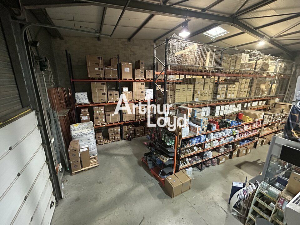 Locaux d'activité à louer 320 m² -
