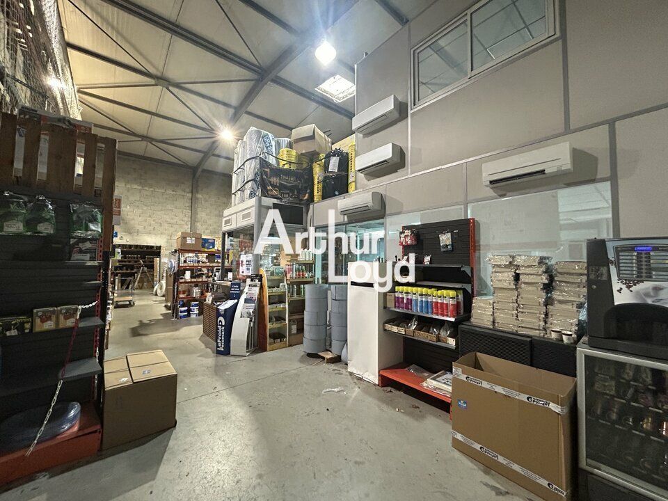 Locaux d'activité à louer 320 m² -