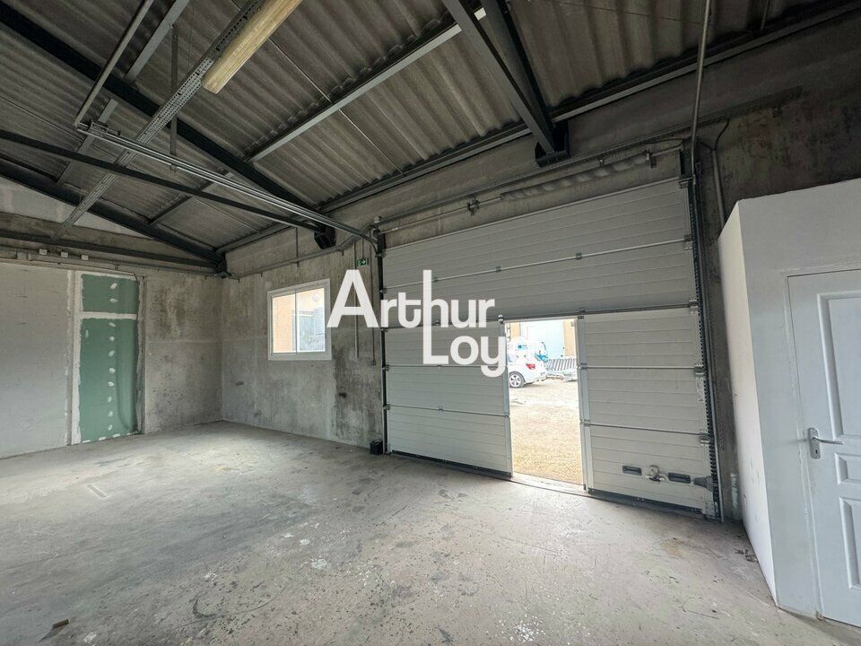À louer local d'activités 180 m² M