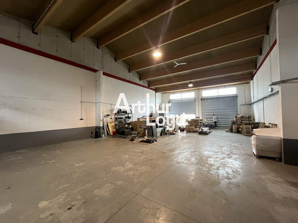 Location locaux d'activités 300 m² - Mo