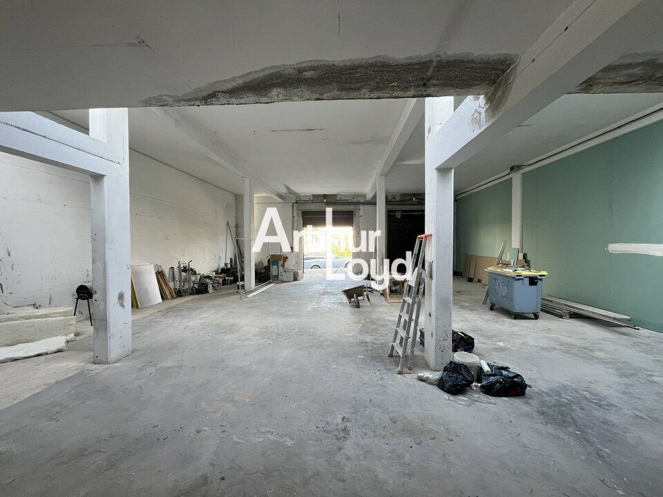 À vendre local d'activité 195 m² i